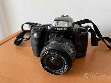 Minolta Dynax 300  macchina fotografica analogica