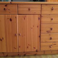 Mobiletto in legno di abete