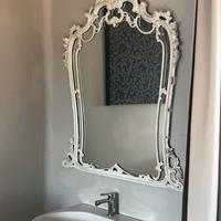 Specchio barocco tinto in bianco
