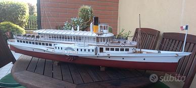 Modello d'epoca battello a vapore svizzero