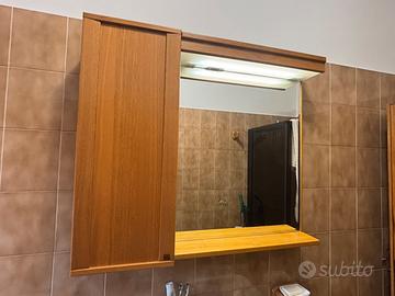 Specchiera con pensile e mobiletto di legno bagno