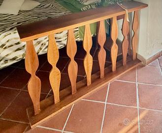 Separe’ in legno con montanti sagomati