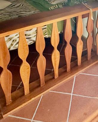 Separe’ in legno con montanti sagomati
