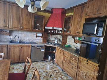 CUCINA "ARTE POVERA "IN NOCE NAZIONALE MASSICCIO