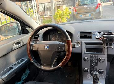 Volvo V50 Station Wagon - Spaziosa e Consumi Bassi
