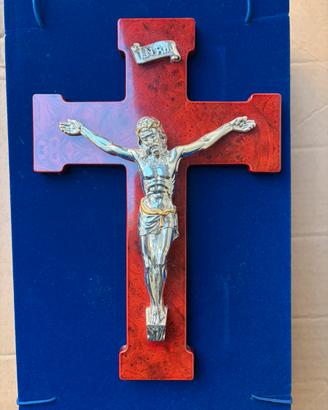 Crocifisso in legno e rivestimento in argento
