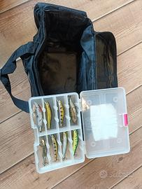 borsa,plano,artificiali e pinza Berkley