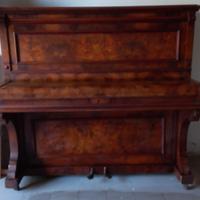 pianoforte a muro