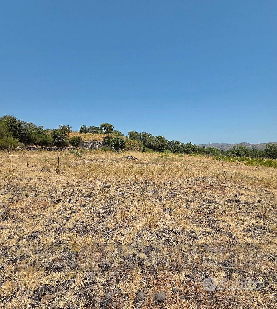 Terreno agricolo con fabbricato a Piedimonte Etneo - Altro