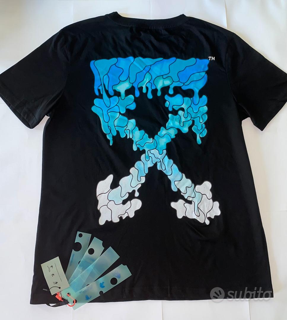 OFF-WHITE Dripping Arrows” T-shirt nera e azzurr. - Abbigliamento