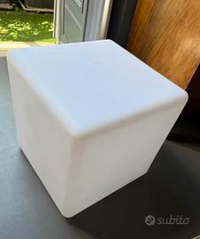 Cubi plastica con luce interna comodini o tavolini