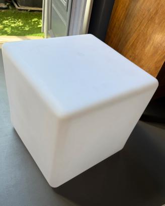 Cubi plastica con luce interna comodini o tavolini