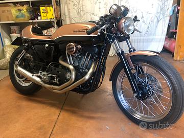 Harley Davidson 883 Cafe' Racer.