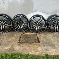 4 cerchi 218 della Mercedes..