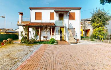 Bifamiliare con giardino, terrazzo e garage a Sant