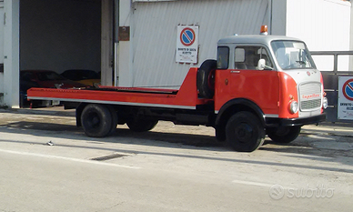 Carro attrezzi d'epoca om leoncino
