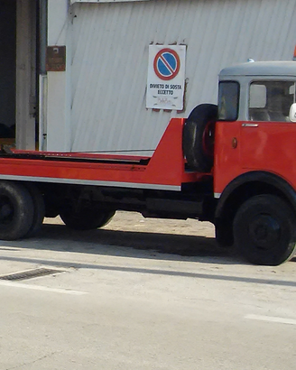 Carro attrezzi d'epoca om leoncino