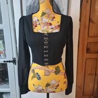 Top nero a maniche lunghe