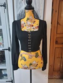 Top nero a maniche lunghe