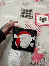 Cuscinetto peluche con teschio dei pirati