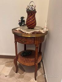 Comodino tondo in mogano Antiquariato