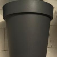 Vasi grigio antracite in diverse dimensioni Cleo