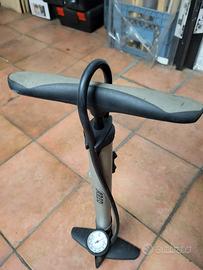 pompa manuale per biciclette 