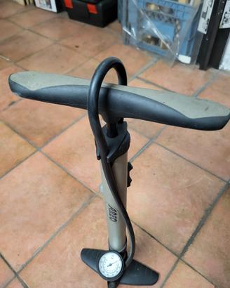 pompa manuale per biciclette 