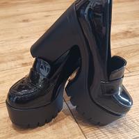 Scarpe con tacco nero n.37