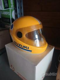 casco fermacarte anni 80 suzuki
Suzuki