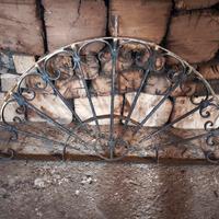 sovrapporta in ferro battuto antico