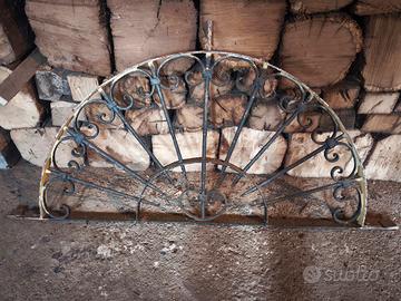 sovrapporta in ferro battuto antico