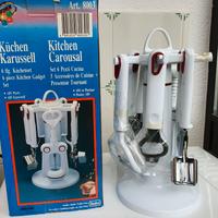Utensili da cucina con piedistallo
