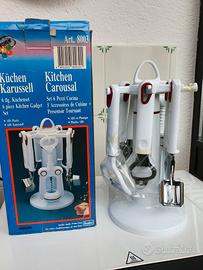 Utensili da cucina con piedistallo