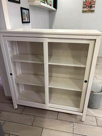 Hemnes -vetrina Ikea