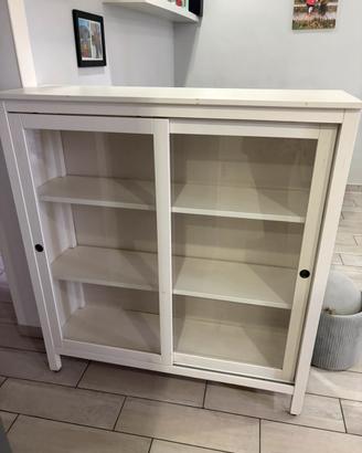 Hemnes -vetrina Ikea