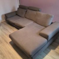 Divano in tessuto grigio
