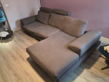 Divano in tessuto grigio