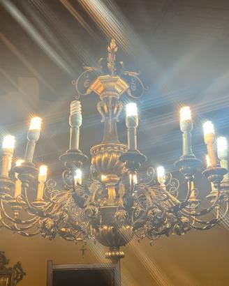 Grande lampadario vintage in stile barocco