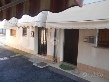 2 LOCALI A COMACCHIO