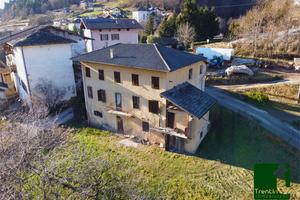 SPAZIOSA VILLA SINGOLA CON GIARDINO