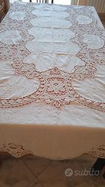 Tovaglia ricamata bianca più 12 tovaglioli 