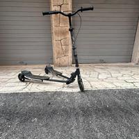 Bipattino tre ruote a forbice