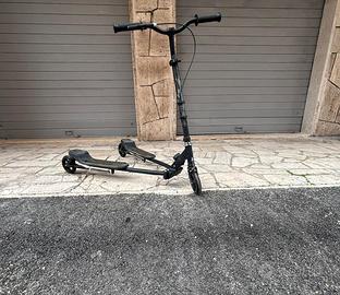 Bipattino tre ruote a forbice