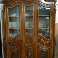 vetrina classica intagliata  tinta noce classico