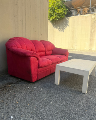 Divano rosso magenta