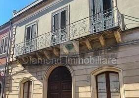 Palazzo storico con cortile Fiumefreddo di Sicilia