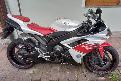 Yamaha YZF R1 - mod 08 targa09