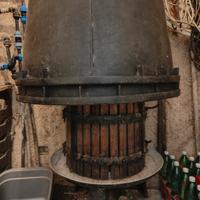 attrezzatura  per fare il vino