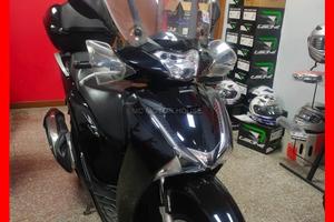 Honda sh 125 . rate no busta .patente b. permute